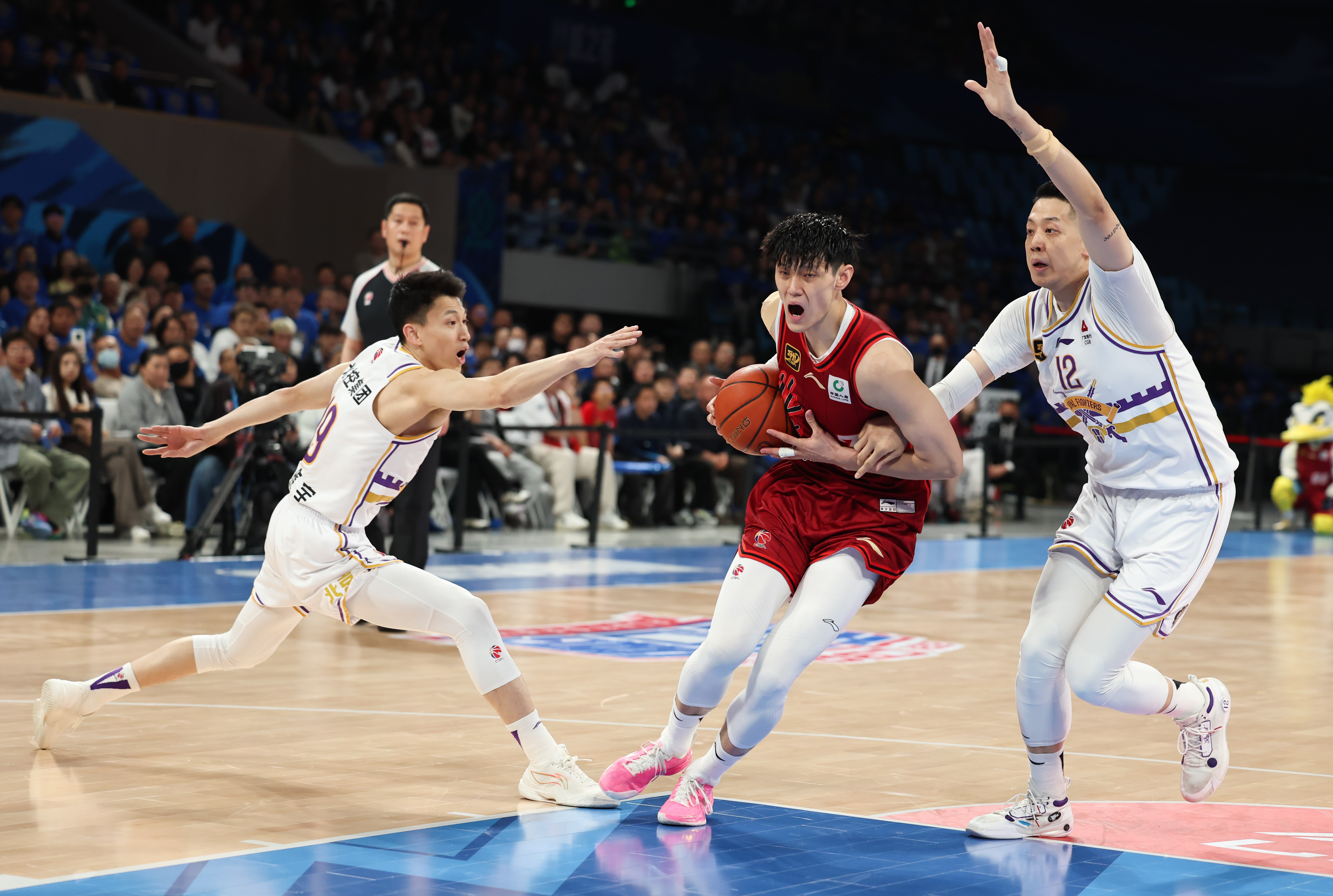 在北京队赛场上演CBA季后赛，封盖，引发球迷泪目