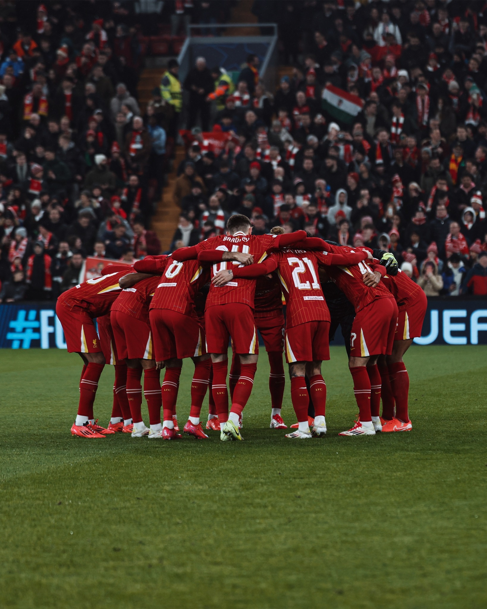 爱游戏官网app-利物浦主场大胜亚特兰大：全面摧毁对手防线