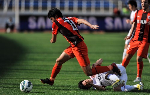 爱游戏app下载-贵州人和主场击败对手，全队合作取胜